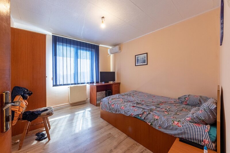 Aparatorii Patriei, 3 camere decomandat, langa facultatea Spiru Haret,
